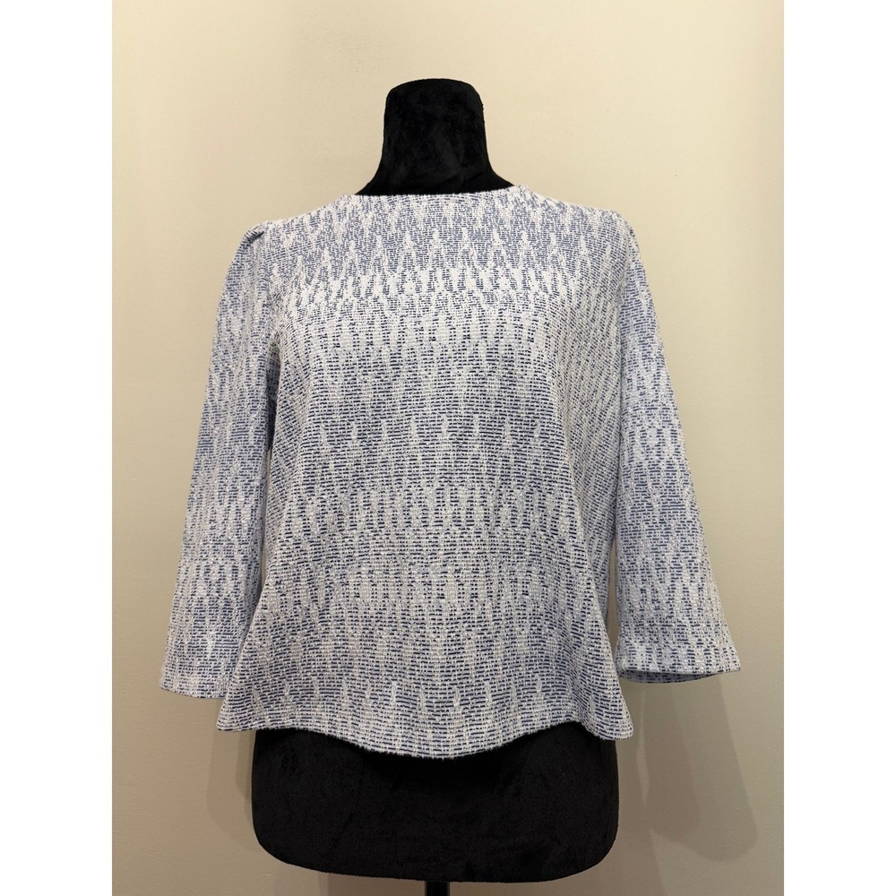 Blue white patterned top 3/4 sleeve button back - Medium - Picture 2 of 6